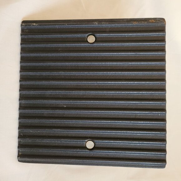 Pampered Chef Grill Press Heavy Cast Iron Bacon Grill Press 8.5" Square - Picture 3 of 4